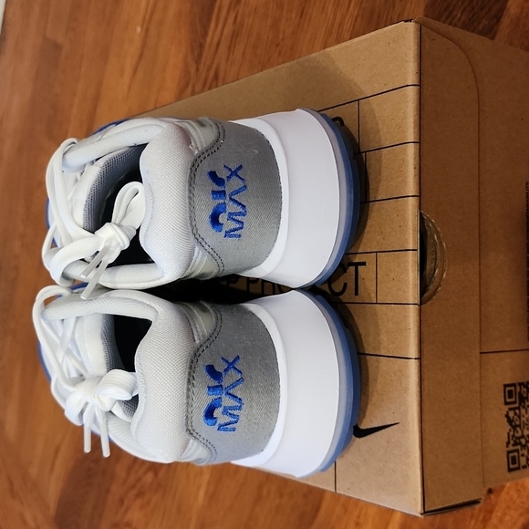 NWT Air Max Motif sneaker in box - Picture 5 of 8